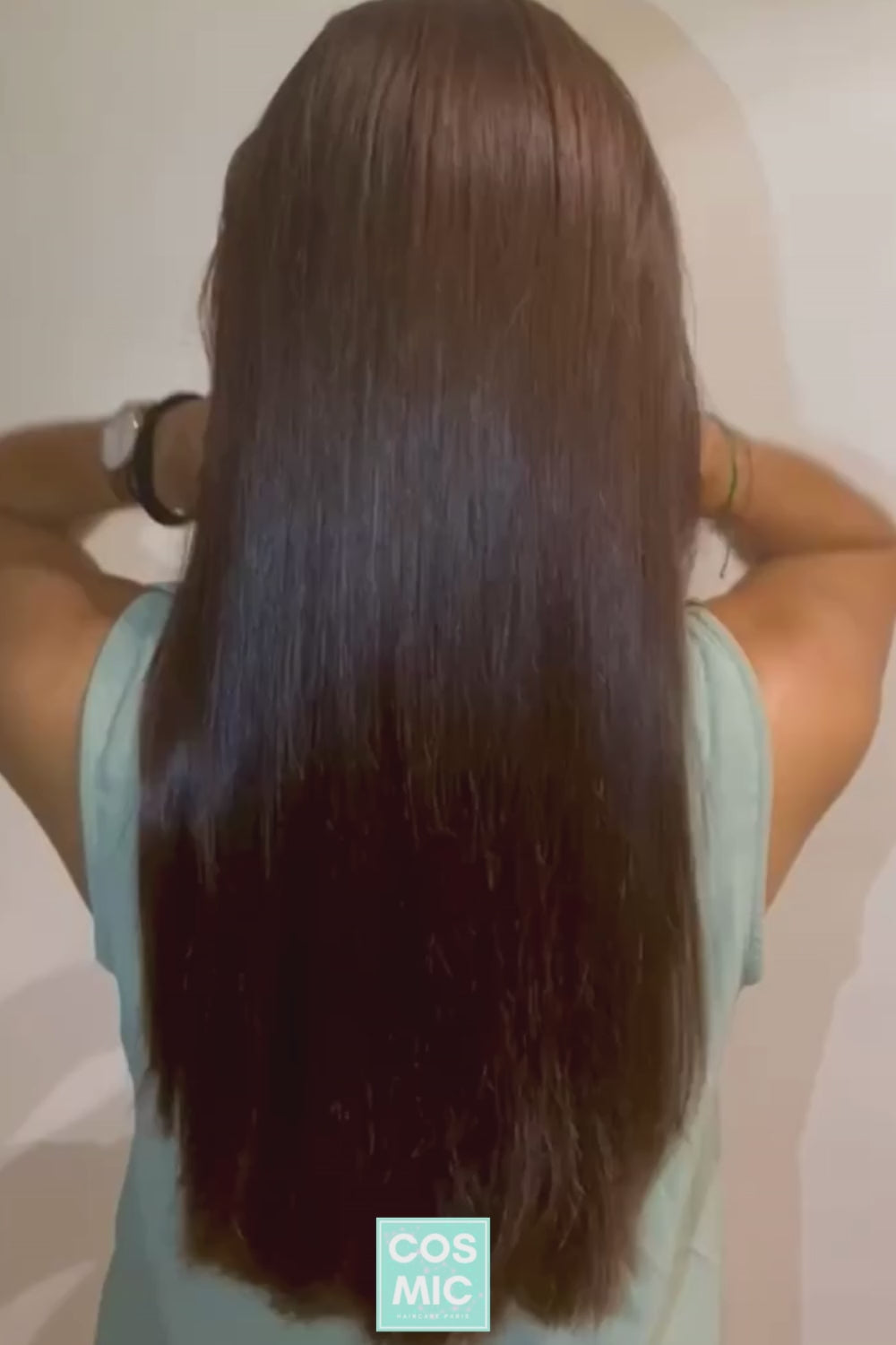 VIDEO du shampoing COSMIC naturel et vegan Brillance et vitalité en format 200ML au gingembre et ginseng BIO pour apporter force et brillance, lutter contre la chute des cheveux, leur donner corps et volume à tous les types de cheveux