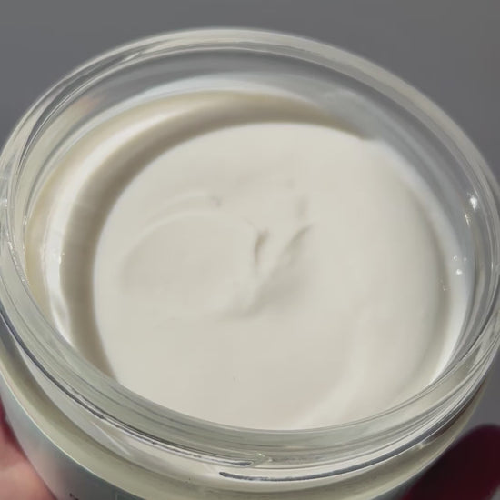 vidéo du masque nourrissant pour cheveux secs et abîmés COSMIC HAIRCARE 100% vegan et made in France